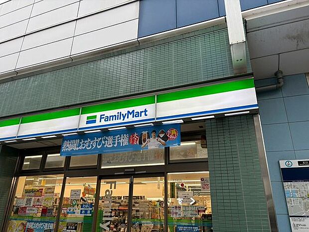 ファミリーマート市川妙典駅店 徒歩10分。 760m
