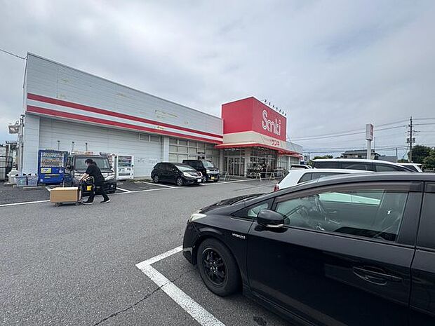 ファッション市場サンキ 十余二店 徒歩12分。 960m