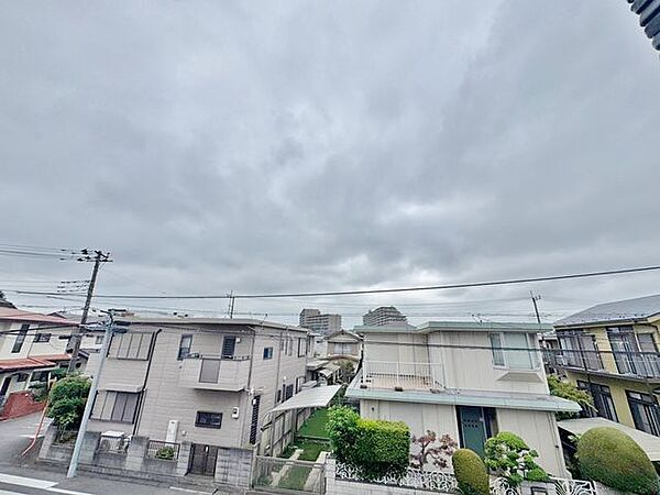 「眺望」穏やかな街並みを一望しながら、爽やかな風と柔らかく降り注ぐ陽光を感じて頂けます。