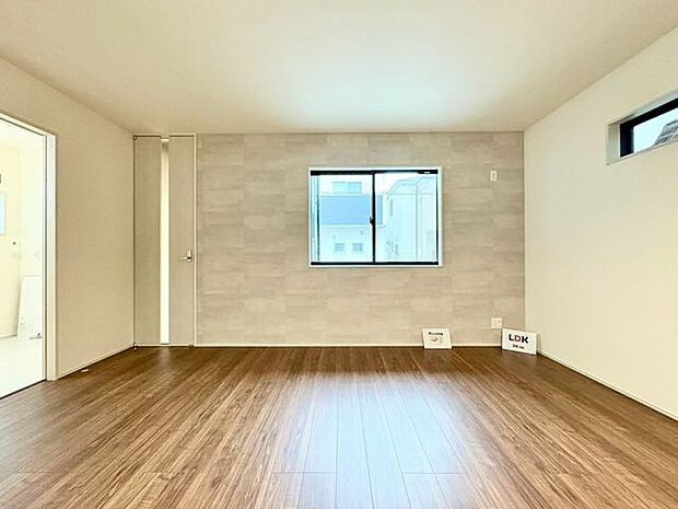 「木のぬくもり感じる優しい雰囲気のお部屋」落ち着いたカラーコーディネートの室内。インテリアやファブリックで、オーナー様好みのテイストデザインを取り入れて頂けます。
