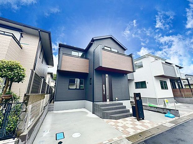 「心地良く暮らしを彩る充実のライフスタイルを」歩いていける距離に、教育施設やお買い物施設が揃う街並み。