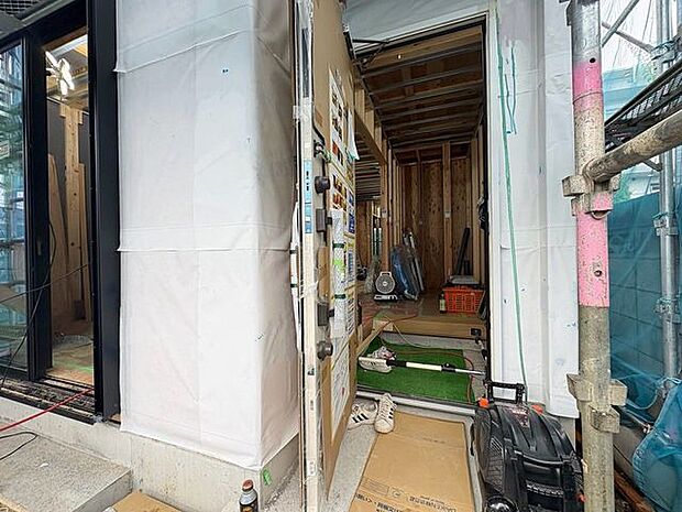 「玄関」家の中でお客様を迎える最初の場所である玄関。豊富な玄関収納で、常に綺麗に保つことが出来ます。