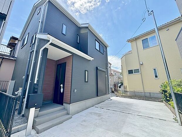 「~2階建て4LDK~」建物面積97平米のゆとりある4LDKプラン。生活を彩る設備が充実。広々16帖のLDKには、ご家族皆様の笑顔が溢れます。