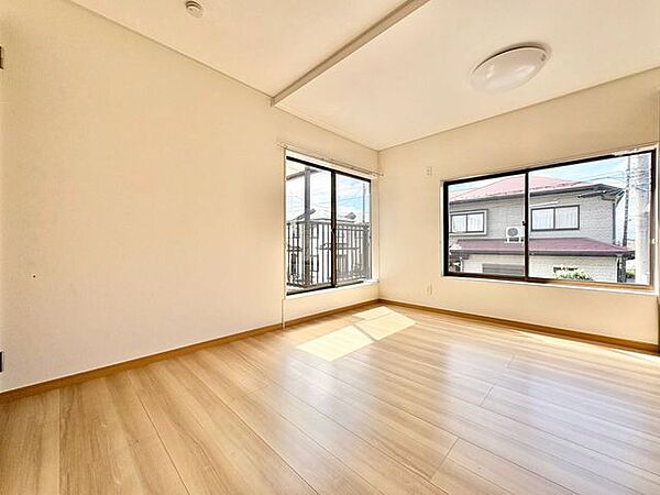 「6帖の居室」心と体をゆったりと安らげる主寝室。寝室のゆとりが大きい分だけ、暮らしの安らぎは深まり、一日の疲れを癒せます。