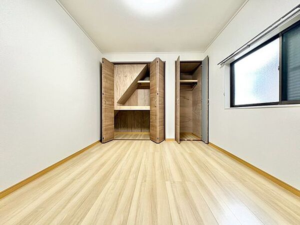 「明るい居室」温もりある自然光を感じていただける居室です。