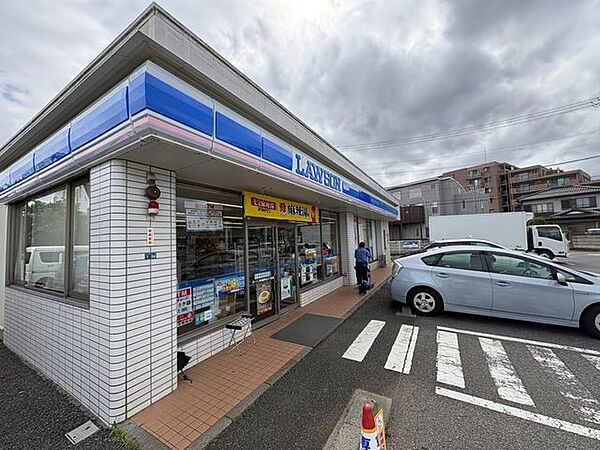ローソン東道野辺三丁目店 徒歩18分。 1430m