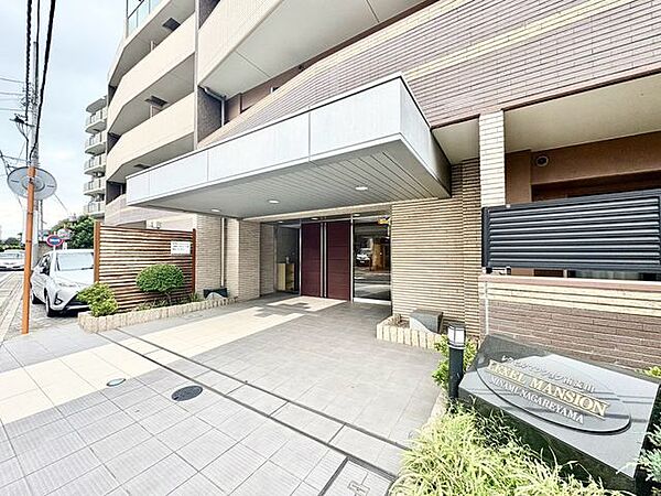 植栽もお手入れがしっかりとされており、美しい外観のポイントになっています。