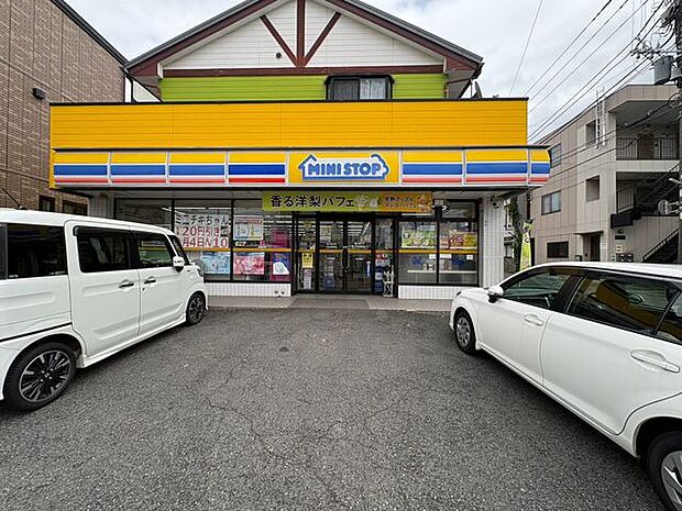 ミニストップ下矢切栄町店 810m