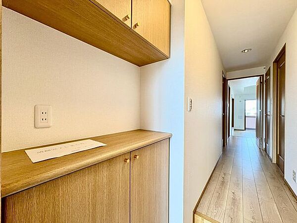 「玄関」家の中でお客様を迎える最初の場所である玄関。豊富な玄関収納で、常に綺麗に保つことが出来ます。