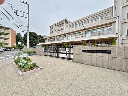 松戸市立六実第三小学校 徒歩6分。 480m