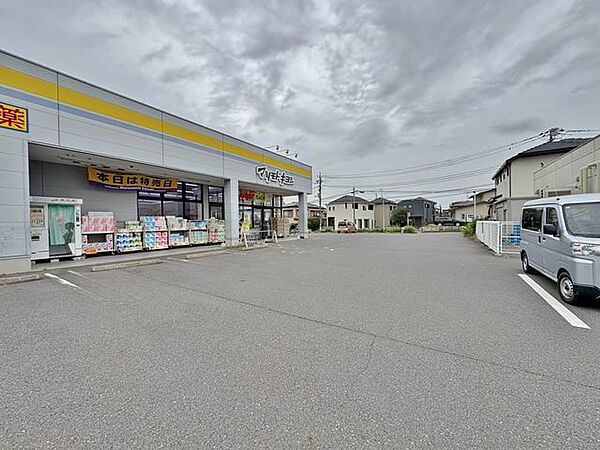 マツモトキヨシ六高台店 徒歩9分。 720m
