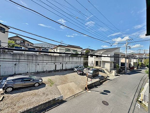 「眺望」穏やかな街並みを一望しながら、爽やかな風と柔らかく降り注ぐ陽光を感じて頂けます。