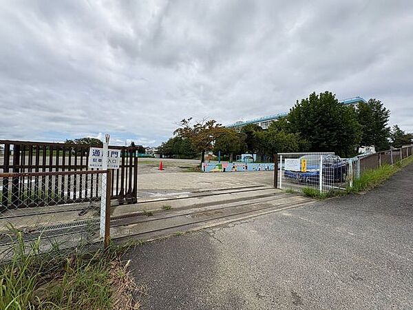 柏市立大津ケ丘第一小学校 620m