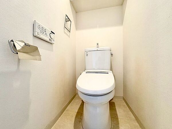 「トイレ」水周りはシンプルに清潔感のあるホワイトで統一しました。