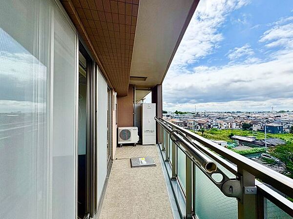 「バルコニー」大きな空に囲まれた気持ちのいい住まい。バルコニーを覗くだけで圧倒的な開放感に包まれます。