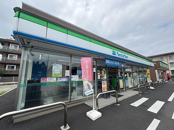 ファミリーマート野田警察署前店 60m