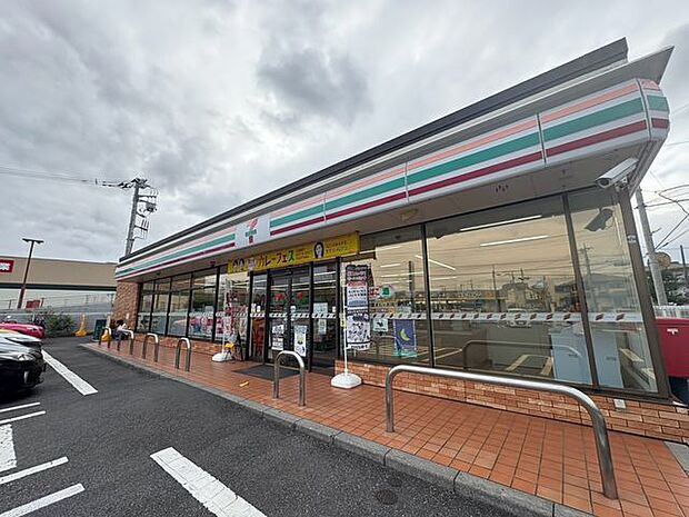 徒歩13分。セブンイレブン柏千代田2丁目店 1020m