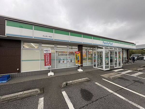 ファミリーマート流山前ヶ崎店 徒歩7分。 530m