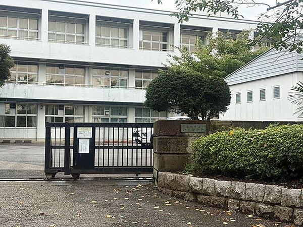 流山市立八木中学校 徒歩6分。 420m