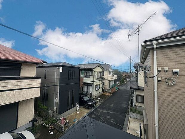 「眺望」穏やかな街並みを一望しながら、爽やかな風と柔らかく降り注ぐ陽光を感じて頂けます。