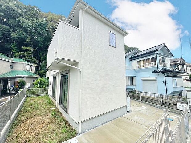 「外観」今日も、明日も、この街で、きっと誰かがしあわせになる物語が描かれていくはずです。爽快な風も毎日やさしく頬をなででくれます。