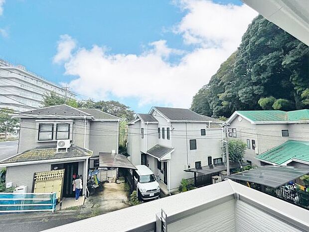 「眺望」穏やかな街並みを一望しながら、爽やかな風と柔らかく降り注ぐ陽光を感じて頂けます。