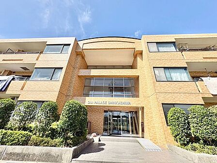 「心地良く暮らしを彩る充実のライフスタイルを」歩いていける距離に、教育施設やお買い物施設が揃う街並み。