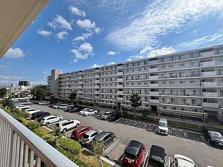 「眺望」心地よい風を感じながら、青空を眺め一息つくことのできる住空間です。
