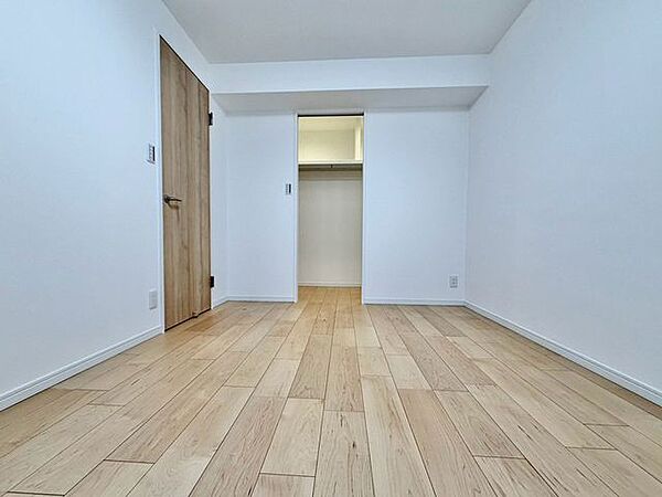 「インテリア映えする内装。」お部屋全体が優しく柔らかな色合いとなっていて、お家時間を穏やかに過ごせる空間が広がっています。