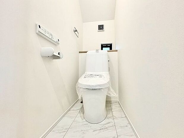 「ウォシュレット機能付き」優れた節水効果や汚れが付きにくい便座など、ほしかった機能が揃ったウォシュレット一体型トイレです。