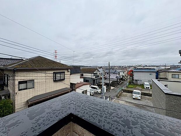 「眺望」穏やかな街並みを一望しながら、爽やかな風と柔らかく降り注ぐ陽光を感じて頂けます。