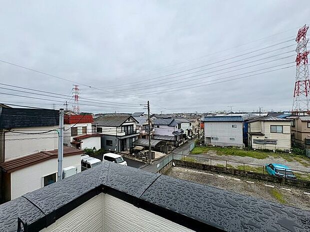 「眺望」穏やかな街並みを一望しながら、爽やかな風と柔らかく降り注ぐ陽光を感じて頂けます。
