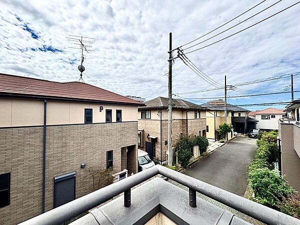 「眺望」穏やかな街並みを一望しながら、爽やかな風と柔らかく降り注ぐ陽光を感じて頂けます。