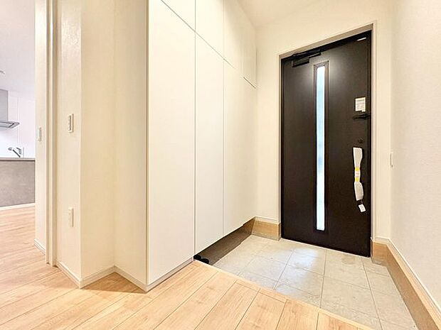 「玄関」家の中でお客様を迎える最初の場所である玄関。豊富な玄関収納で、常に綺麗に保つことが出来ます。