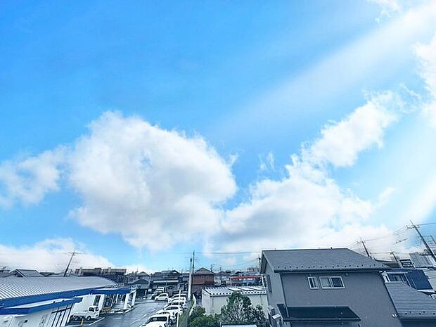 「眺望」心地よい風を感じながら、青空を眺め一息つくことのできる住空間です。