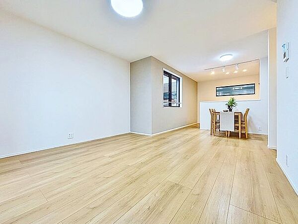「木のぬくもり感じる優しい雰囲気のお部屋」落ち着いたカラーコーディネートの室内。インテリアやファブリックで、オーナー様好みのテイストデザインを取り入れて頂けます。