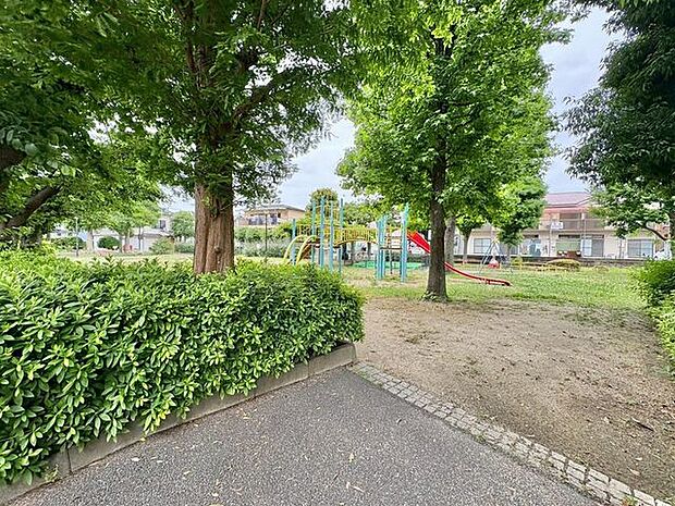 加賀児童遊園 徒歩3分。 180m