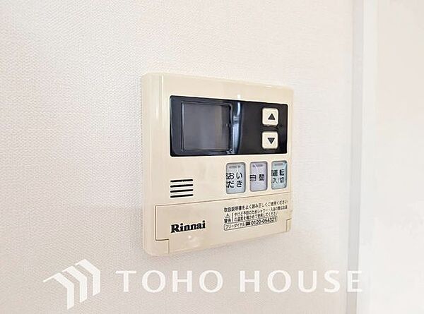 「オートバス」スイッチ1つで一定量の湯を浴槽に張ったり、保温や追い焚きをすることができるシステムが付いたバスのこと。お忙しい奥様にもお忙しい奥様にも嬉しいポイントです。