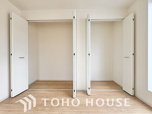 「スッキリ収納の居室」大きな収納があるため、お部屋はすっきり広々と使うことができます。
