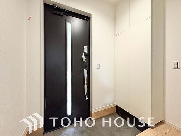 「玄関」家の中でお客様を迎える最初の場所である玄関。豊富な玄関収納で、常に綺麗に保つことが出来ます。