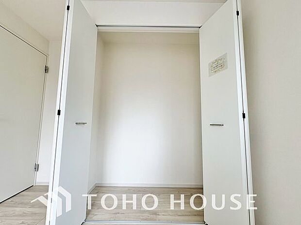 「スッキリ収納の居室」クローゼット付きのため、お部屋はすっきり広々と使うことができます。