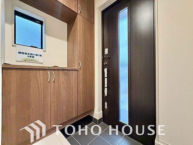「玄関」家の中でお客様を迎える最初の場所である玄関。豊富な玄関収納で、常に綺麗に保つことが出来ます。