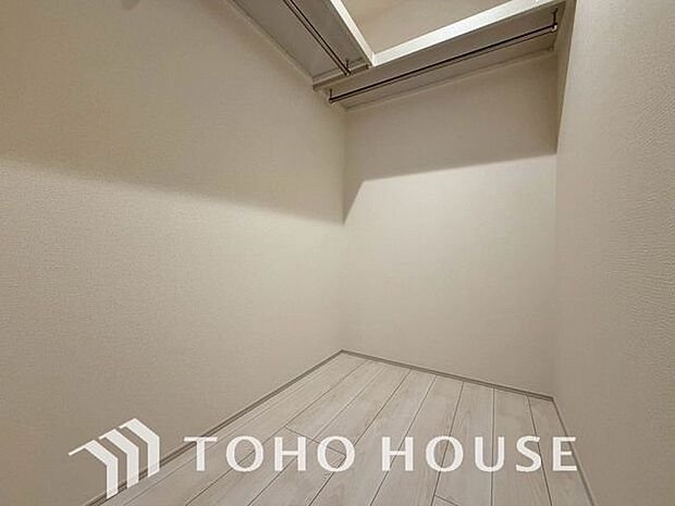 「スッキリ収納の居室」大きな収納があるため、お部屋はすっきり広々と使うことができます。