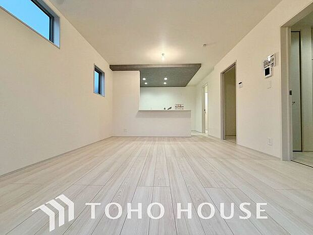 「リビングダイニング」一日の中で多くの時間を過ごす住まいだからこそ、いつも穏やかな空間であるように心掛け、「落ち着き」と「安らぎ」と「快適」を実現してくれます。