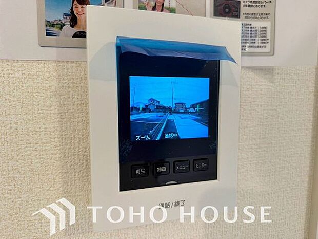「見える安心・TVモニター付きインターホン」誰が来てもわかる様にモニター付きインターホンを設置。家事導線を考慮した個所に設置し、防犯性と利便性に優れ快適と安らぎを合わせた優しい設計。