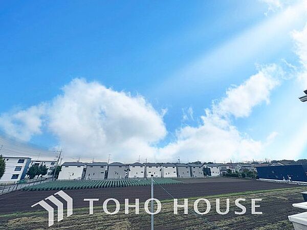 「眺望」穏やかな街並みを一望しながら、爽やかな風と柔らかく降り注ぐ陽光を感じて頂けます。