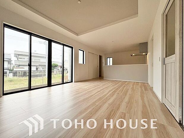 「木のぬくもり感じる優しい雰囲気のお部屋」落ち着いたカラーコーディネートの室内。インテリアやファブリックで、オーナー様好みのテイストデザインを取り入れて頂けます。