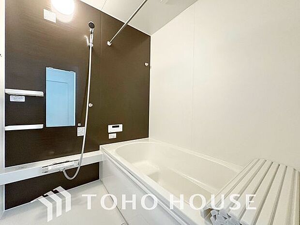 「一日の疲れをリフレッシュ・快適バスルーム」癒しの空間バスルームです。天気に左右されずに洗濯物を乾かせる、浴室乾燥機とオートバス機能付きです。