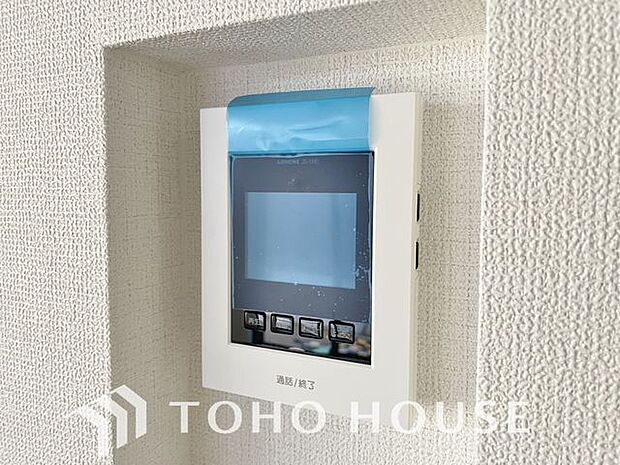 「見える安心・TVモニター付きインターホン」誰が来てもわかる様にモニター付きインターホンを設置。家事導線を考慮した個所に設置し、防犯性と利便性に優れ快適と安らぎを合わせた優しい設計。