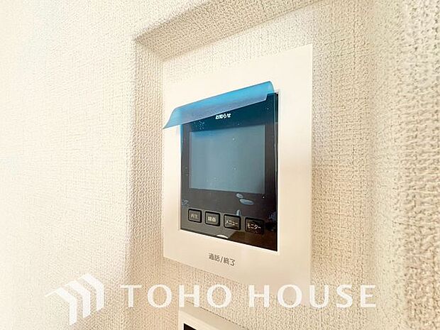 「見える安心・TVモニター付きインターホン」誰が来てもわかる様にモニター付きインターホンを設置。家事導線を考慮した個所に設置し、防犯性と利便性に優れ快適と安らぎを合わせた優しい設計。